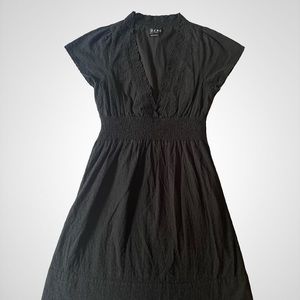 Women’s Sz 2 Black Deep V-Neck Short Sleeve A-Line Dress with Tie Waist